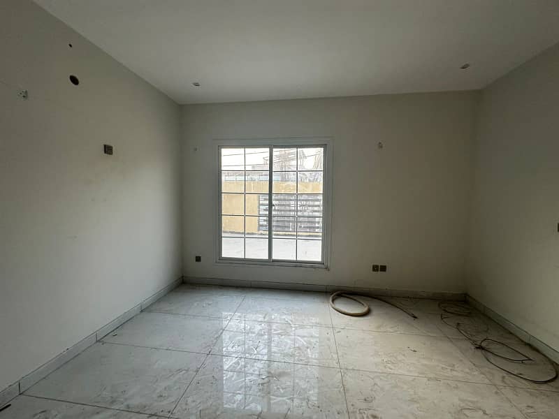 3600 SQ FT 4 BED ROOM UPPER PORTION WITH LIFT AND 3 CARS PARKING NEAR COCAN GROUND 10