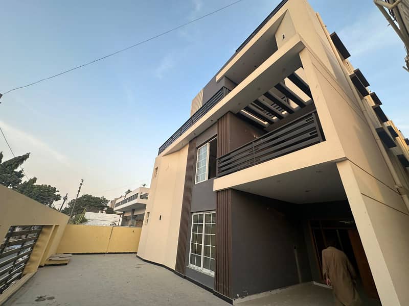 3600 SQ FT 4 BED ROOM UPPER PORTION WITH LIFT AND 3 CARS PARKING NEAR COCAN GROUND 12