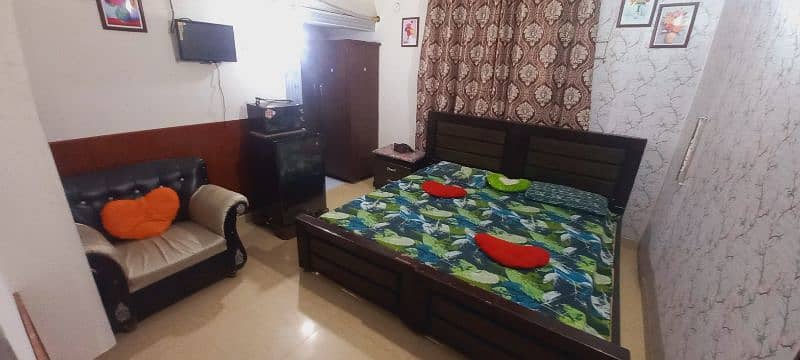 Luxury furnished rooms for females at 6 no chungi Multan 3