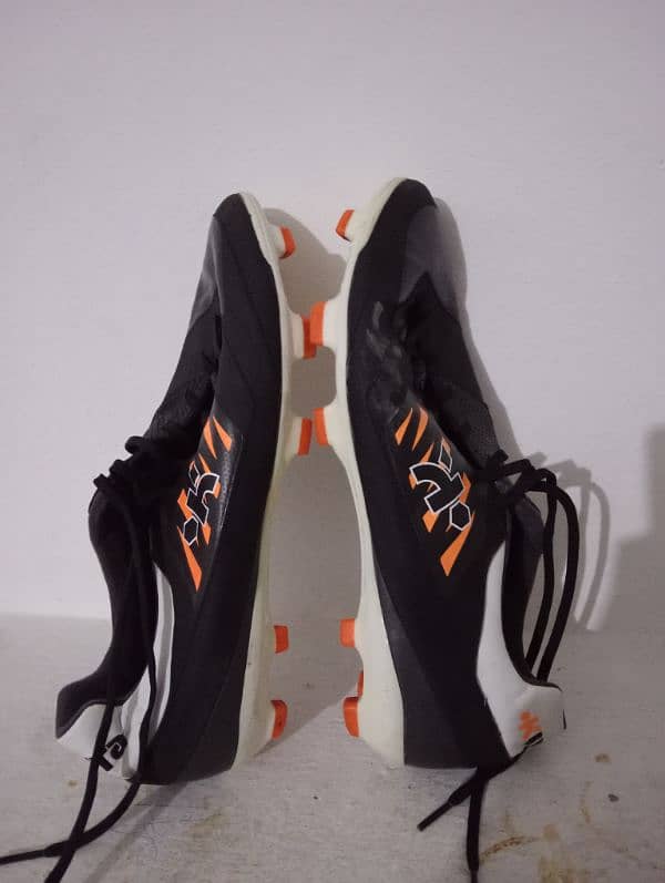 football shoes UK9.5. US10. EUR44 03159070420 1