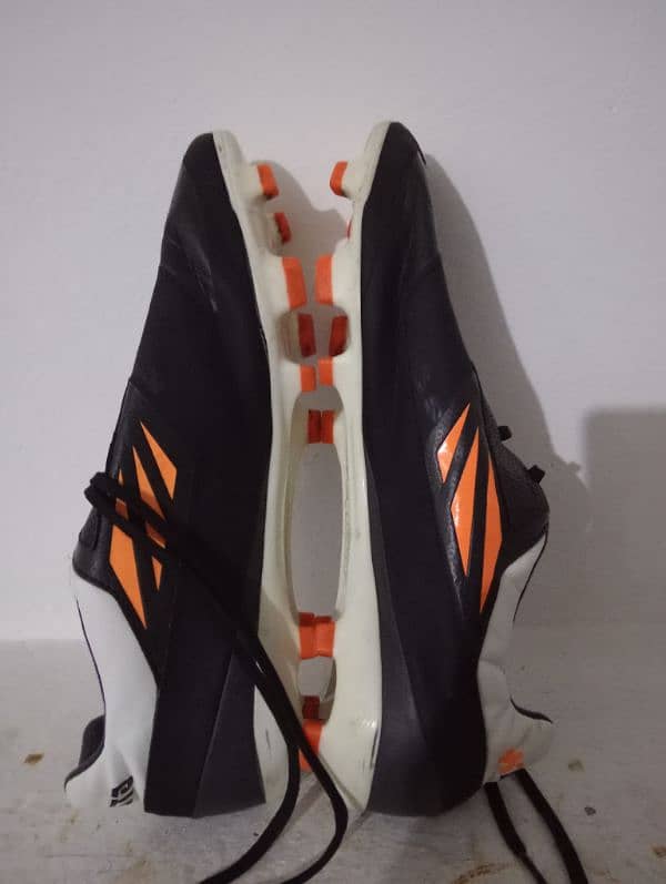 football shoes UK9.5. US10. EUR44 03159070420 2