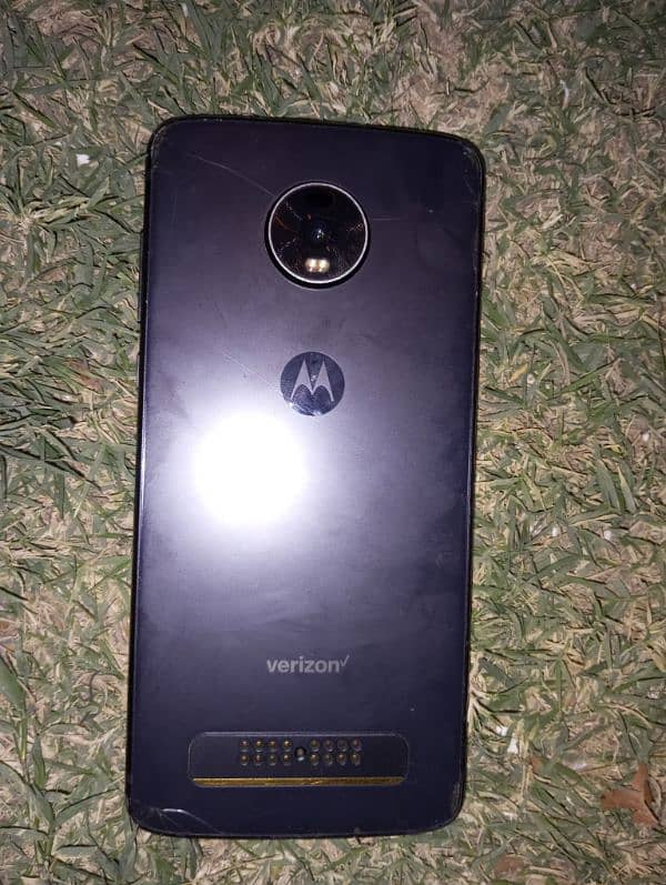 MOTO Z4 RAM.  4    ROM. 128 1