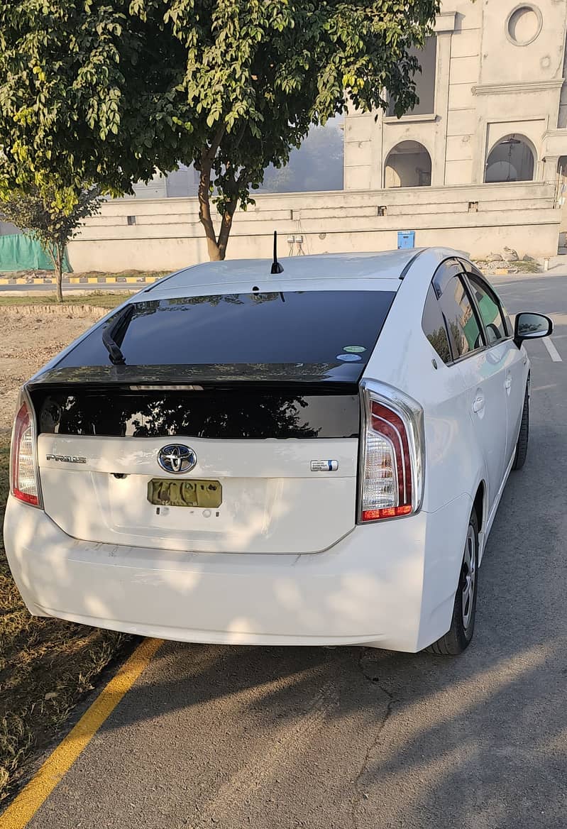 Toyota Prius 2014 S LED 12