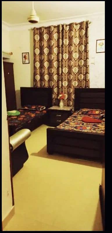 Luxury furnished rooms for females at 6 no chungi Multan 7