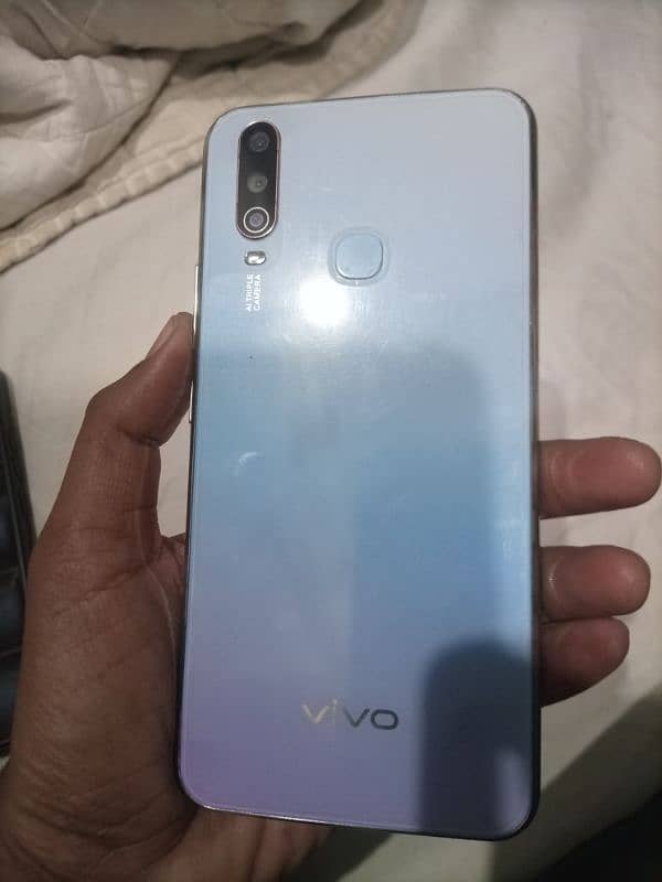 vivo y17 8gb 256gb pack set hai khali set hai . 1