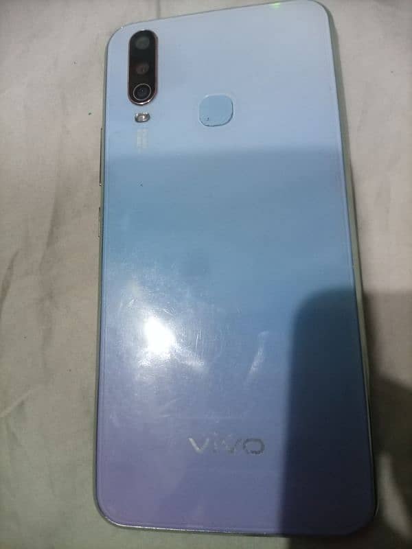 vivo y17 8gb 256gb pack set hai khali set hai . 9