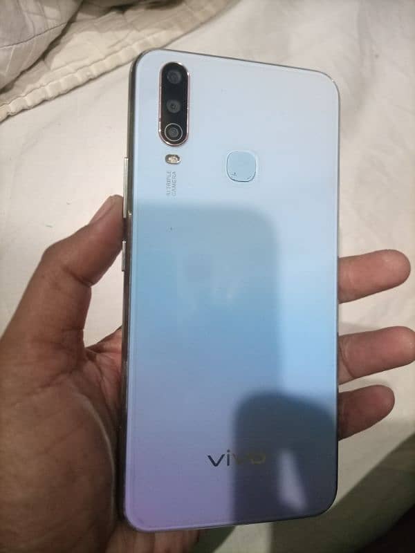 vivo y17 8gb 256gb pack set hai khali set hai . 10