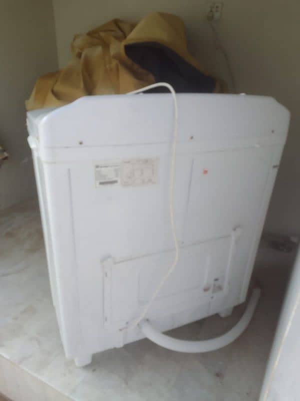 Dawlance Washing Machine In Prime Condition 2