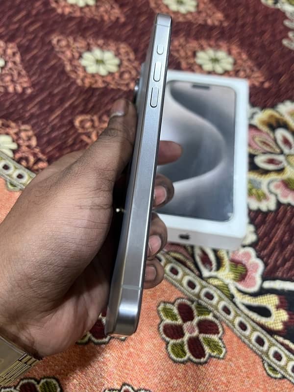 iPhone 15 Pro Max  / 256GB / Non Pta 6