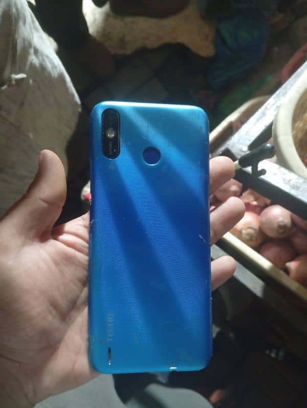 tecno  spark 4 0