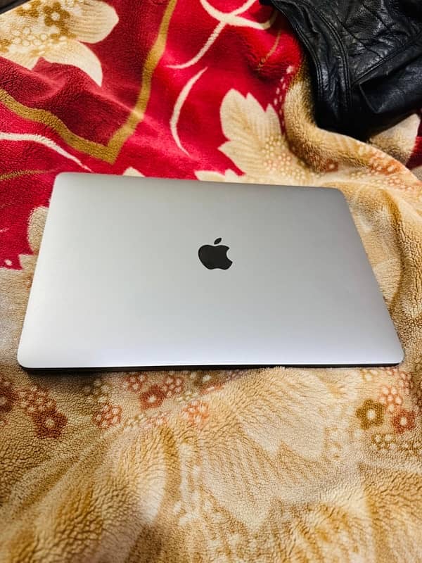 MacBook Pro 2018 13 inches 6