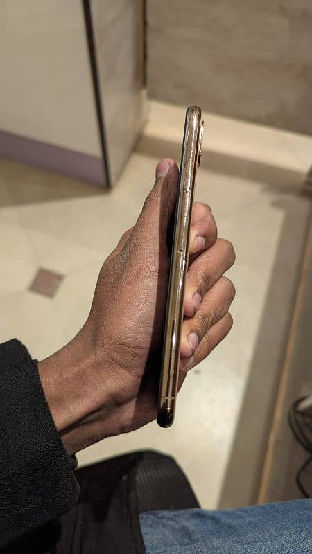 Iphone XS MAX 64GB PTA Approved 1