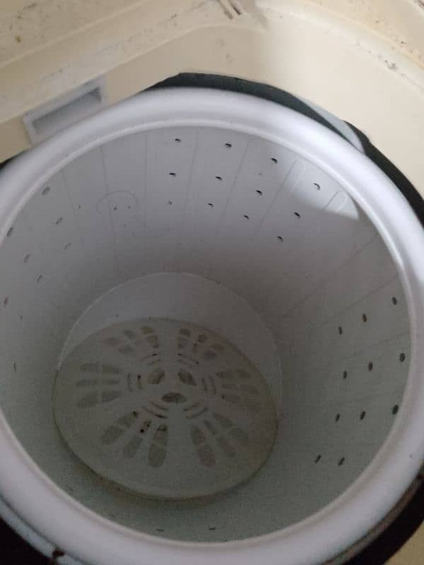 TOYO WASHING MACHINE TQ-3000. 2