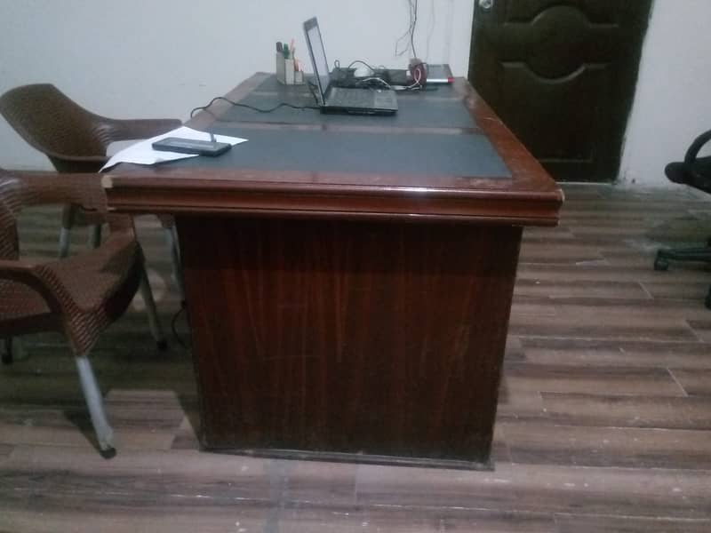 office table available 1