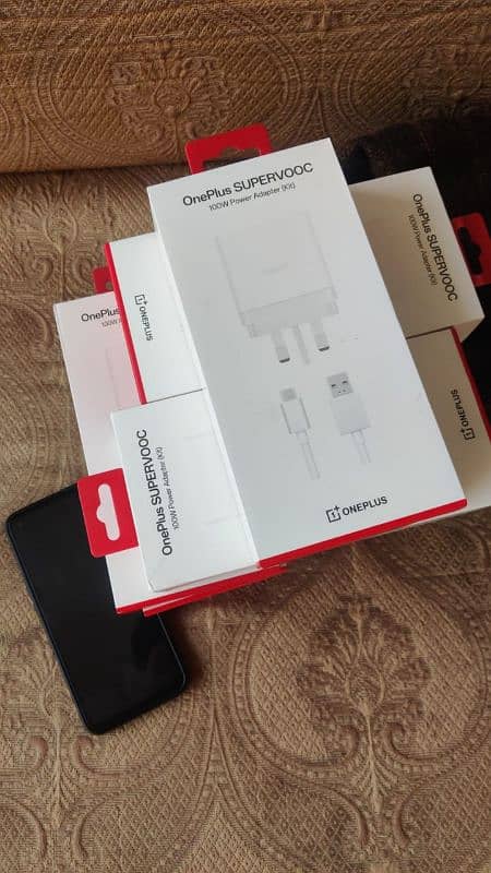 OnePlus 80w and 100w supervooc charger 1