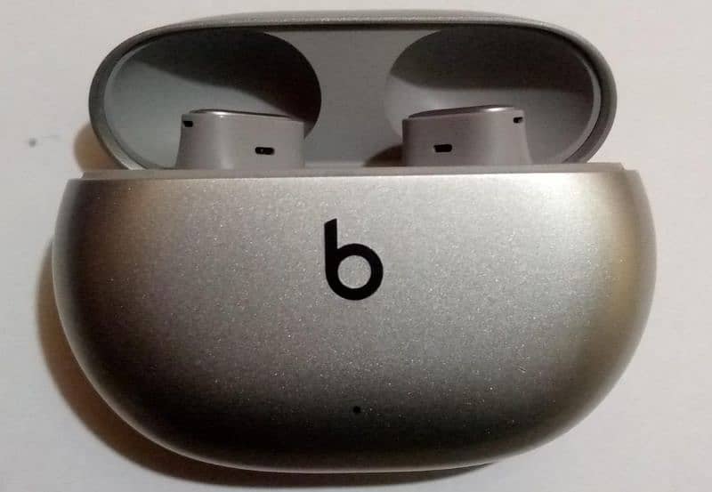 Beats studio plus buds 0