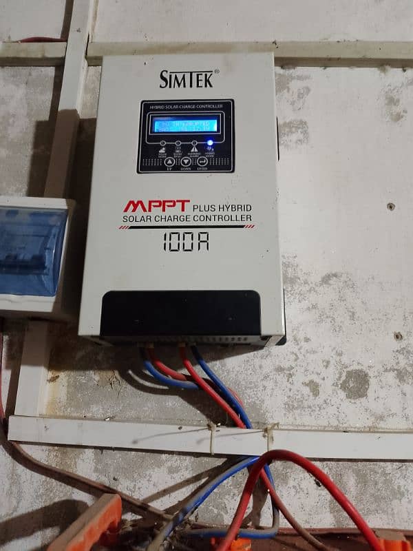 Simtek 100 Amp MPPT Controller 1