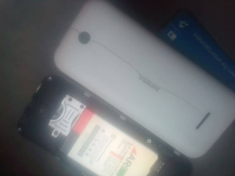 Nokia 225. . . . . . . . . with original box and charger 2