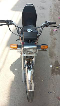 urgent selling Honda CD-70 0333 6080698 for contact