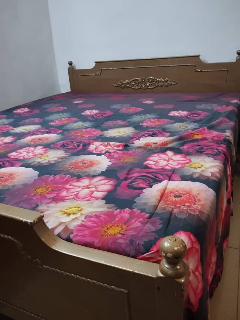 Queen Size Wooden Bed for Sale 0