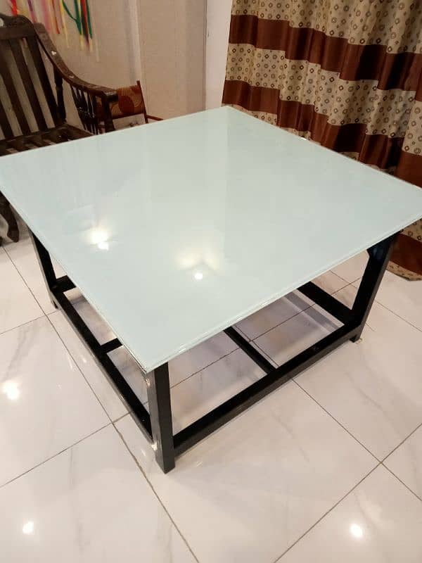 center dinning table 0