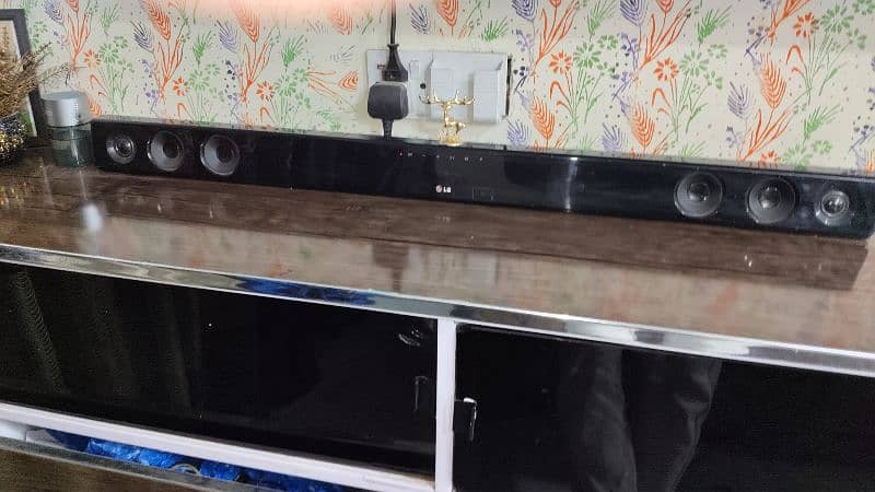 LG sound bar import from UK original excellent condition 2