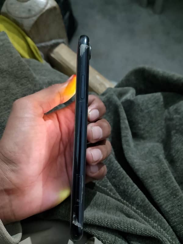 iphone xr 64 gb  F. U unlock 2