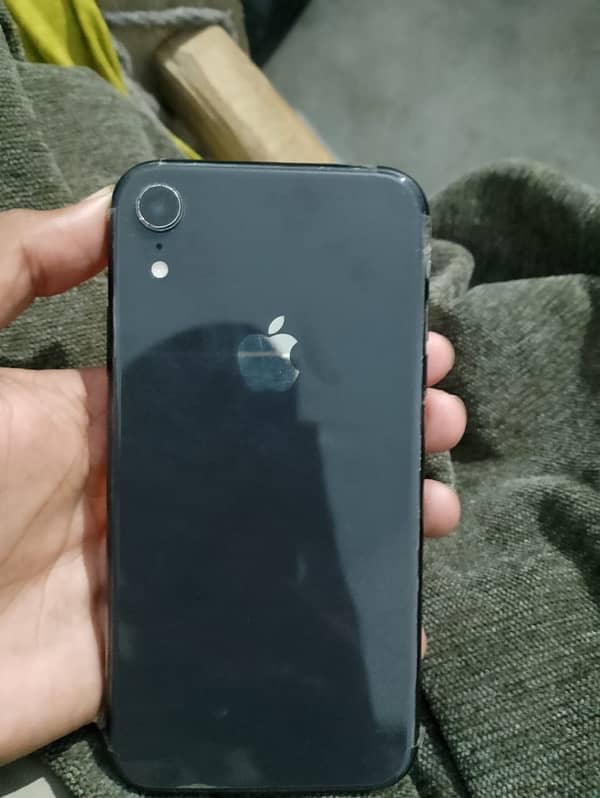 iphone xr 64 gb  F. U unlock 3