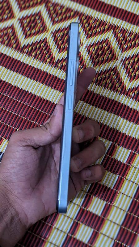 REDMI 13c GLACIER WHITE COLOUR 3