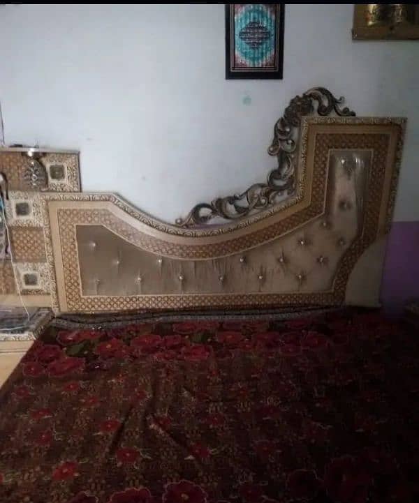 6 pc wooden furniture 0