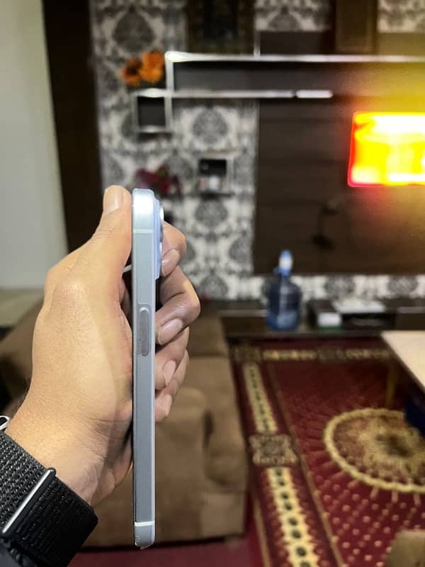 iphone 15 only one dent . water pack pta approved 2