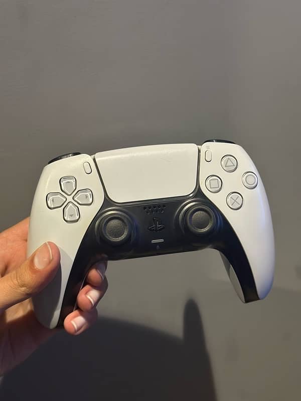 PS5 controller 1