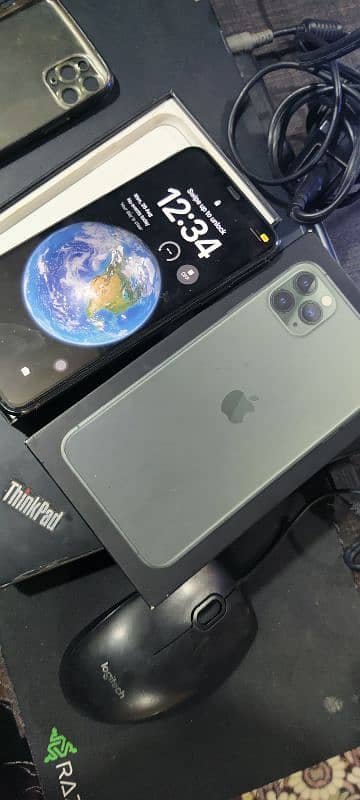 iphone 11 pro max 256gb factory unlock with box and charger 6