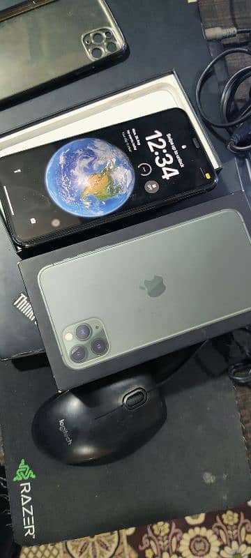 iphone 11 pro max 256gb factory unlock with box and charger 8