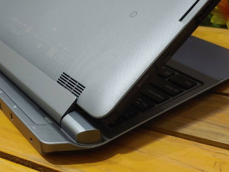 Core i7 5th Gen detachable Fujitsu 2 in 1 1