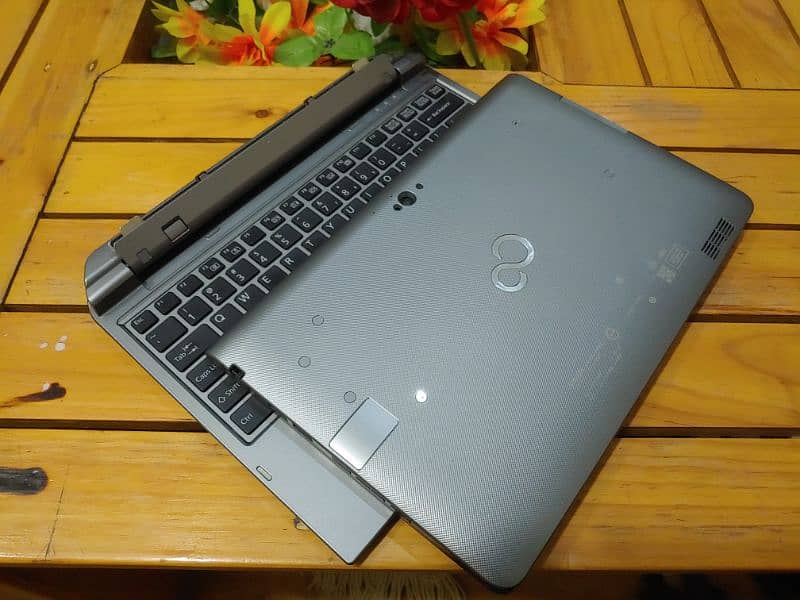 Core i7 5th Gen detachable Fujitsu 2 in 1 3