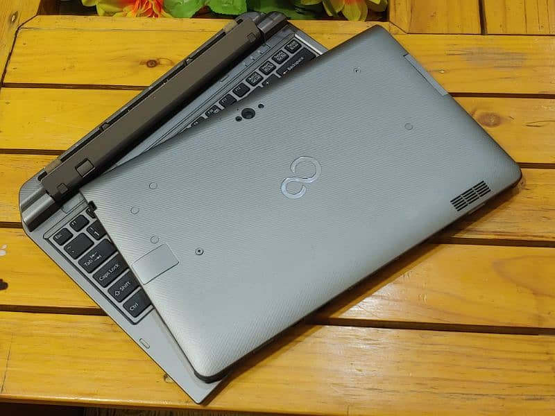 Core i7 5th Gen detachable Fujitsu 2 in 1 4