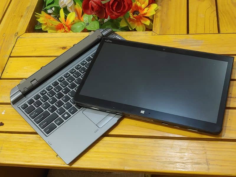 Core i7 5th Gen detachable Fujitsu 2 in 1 5