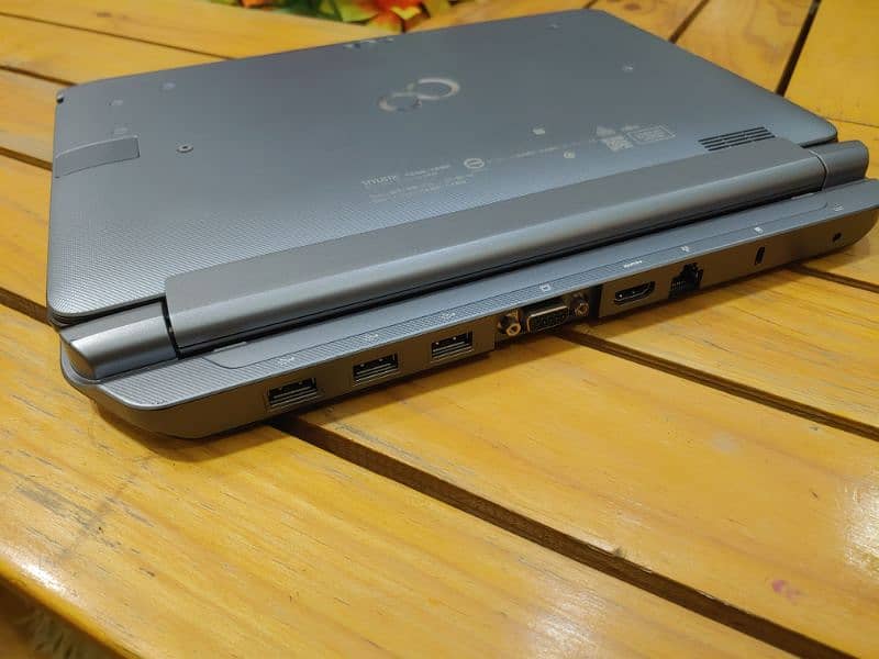 Core i7 5th Gen detachable Fujitsu 2 in 1 9