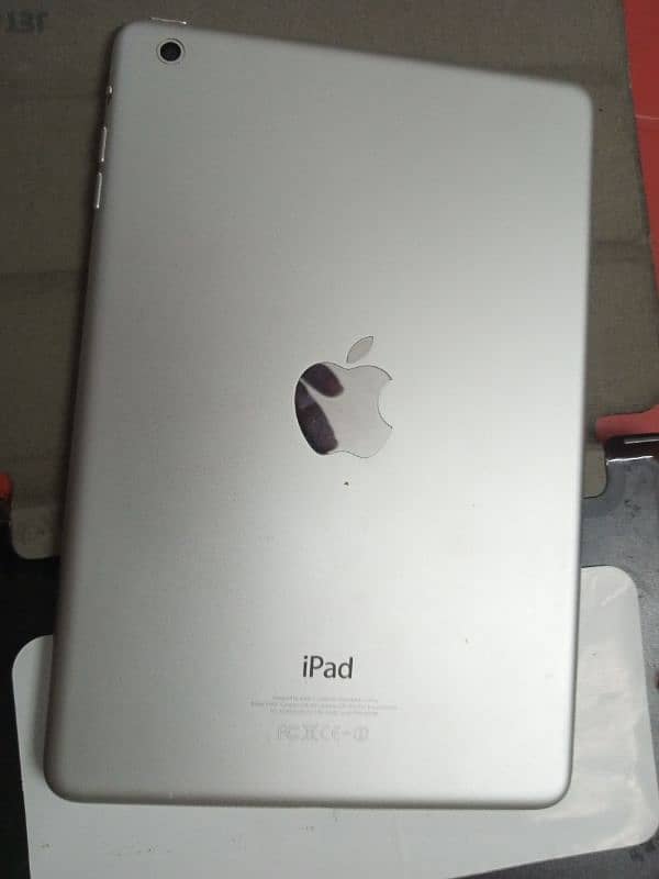 ipad mini wifi 2 almost new condition 1