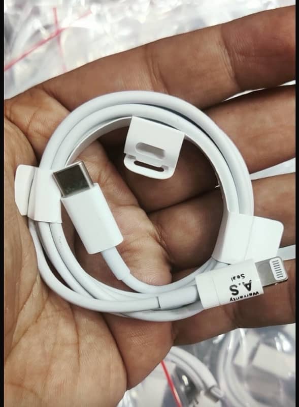 Apple Original adopter 20watt 2pin, 3pin and original cables 3