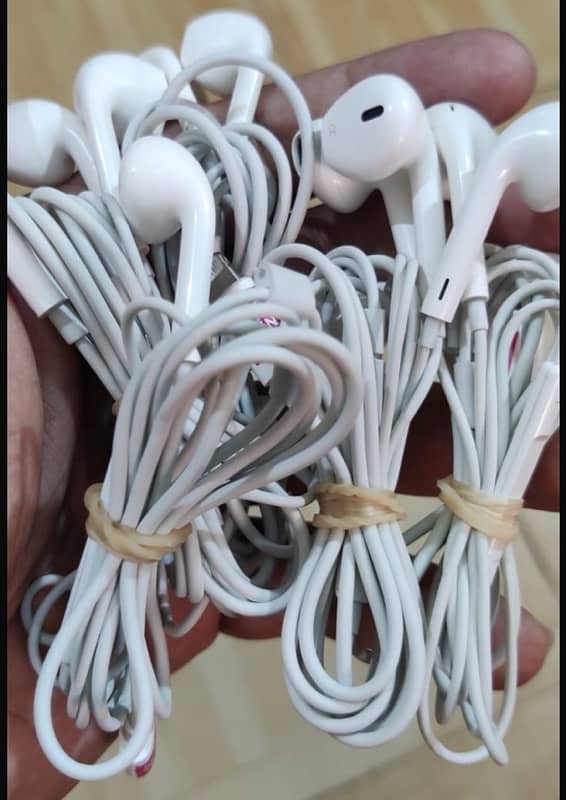 Apple Original adopter 20watt 2pin, 3pin and original cables 4