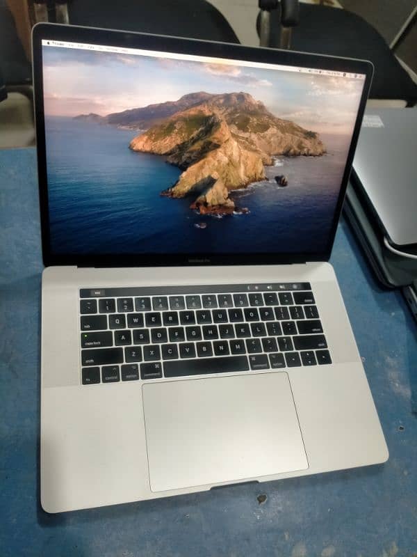 Apple MacBook Pro 2017 15" 16GB 1TB Ssd 0