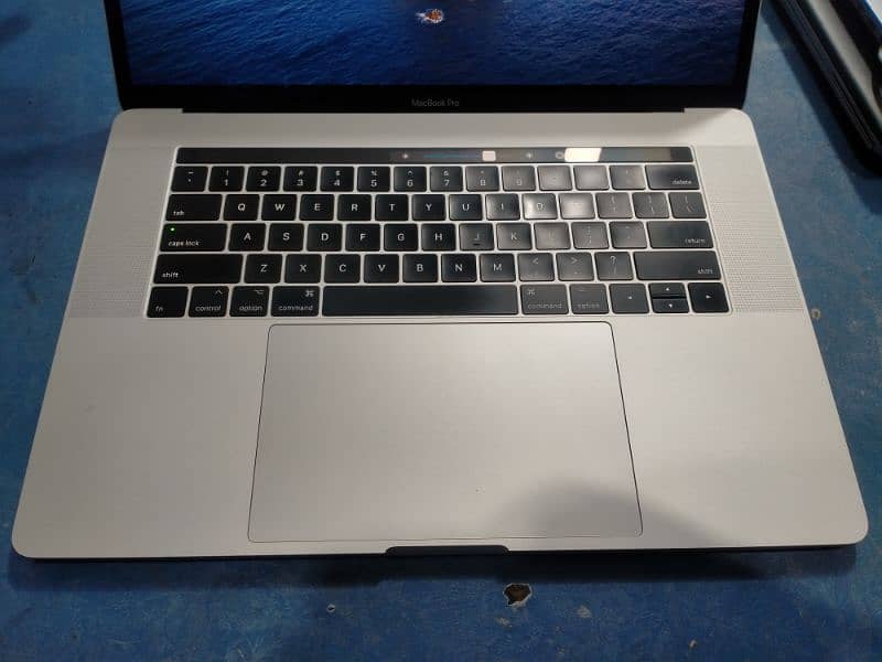 Apple MacBook Pro 2017 15" 16GB 1TB Ssd 2