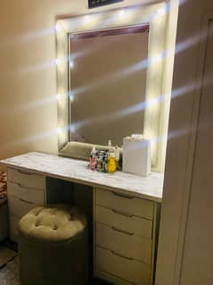 Full vanity with Vanity lights