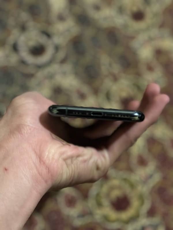 iphone 11 pro jv 10/10 condition 2