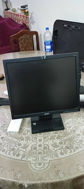 17 inch Acer LCD + wire keyboard 1