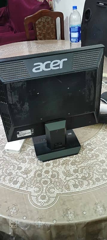 17 inch Acer LCD + wire keyboard 2