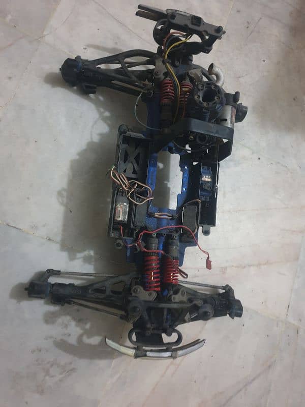 TRAXXAS REVO FOR PARTS 1