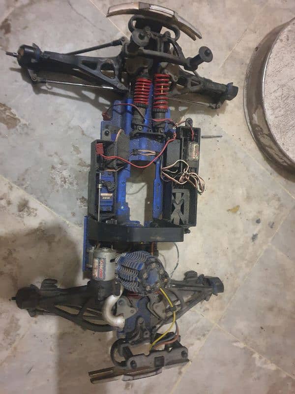 TRAXXAS REVO FOR PARTS 3